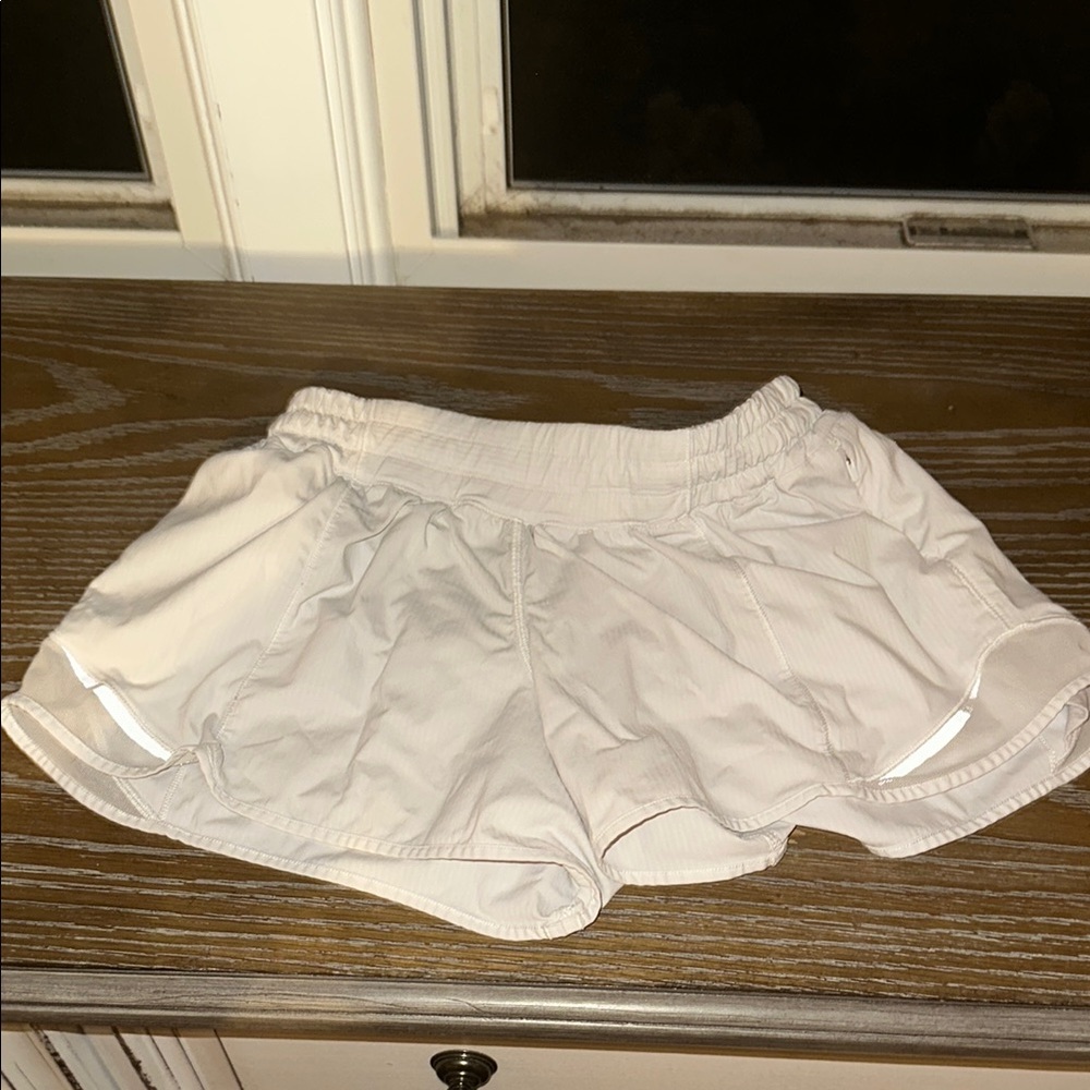 Lululemon hotty hot shorts 2.5” inseam size 6 tall
